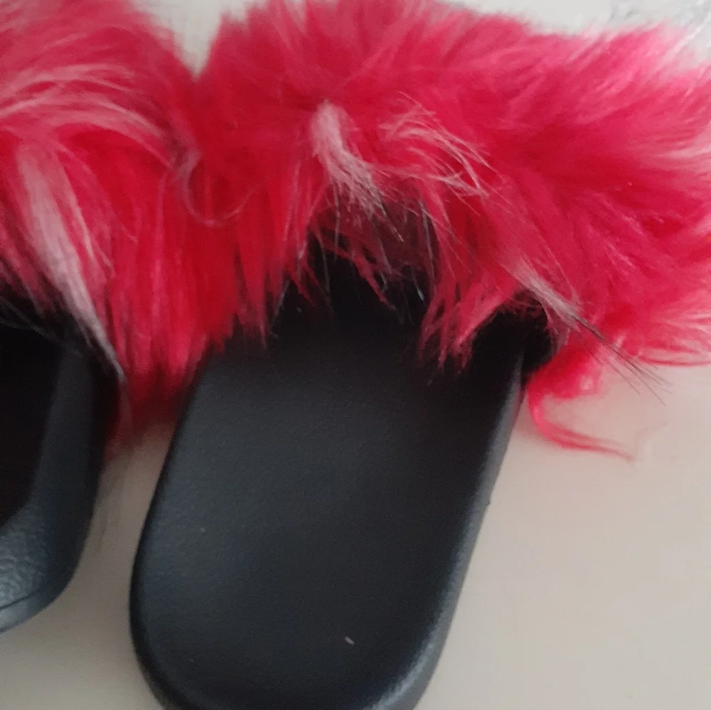 SOLD OUT Furry Sandals - Picture 2 of 10